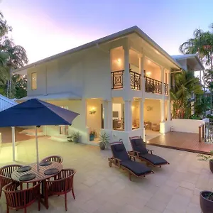  Holiday home Whispering Palms - Beachfront