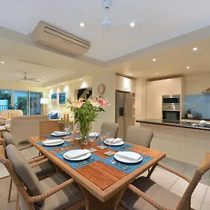  Holiday home Reef